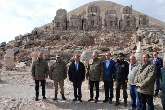 Bakir İzzetbegoviç Nemrut Dağını gezdi