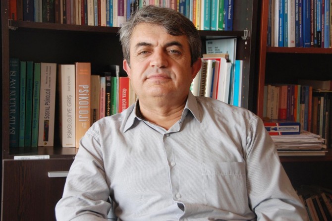 "İntiharın en önemli sebebi iletişimsizliktir"