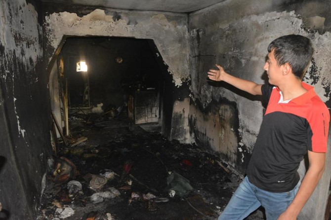 Batman Kozluk'ta evi tamamen yanan aile yardım bekliyor