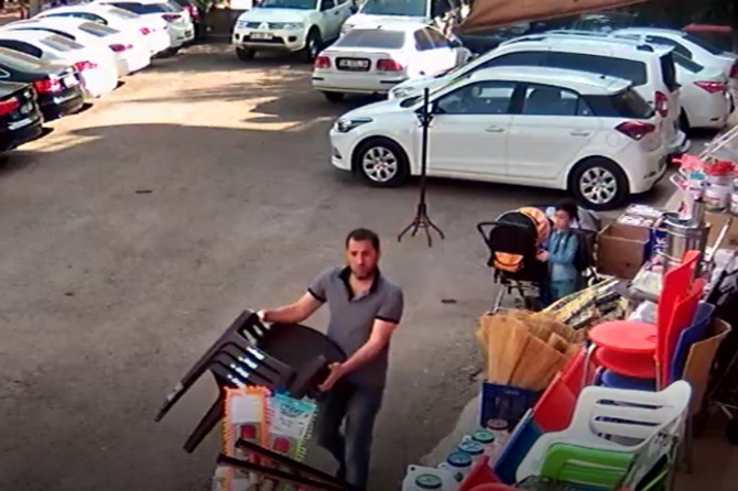 Diyarbakır’da iş yerindeki hırsızlık kameraya yansıdı video