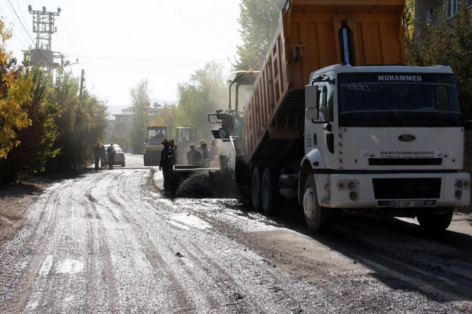 Eminpaşa Caddesi asfalta kavuştu