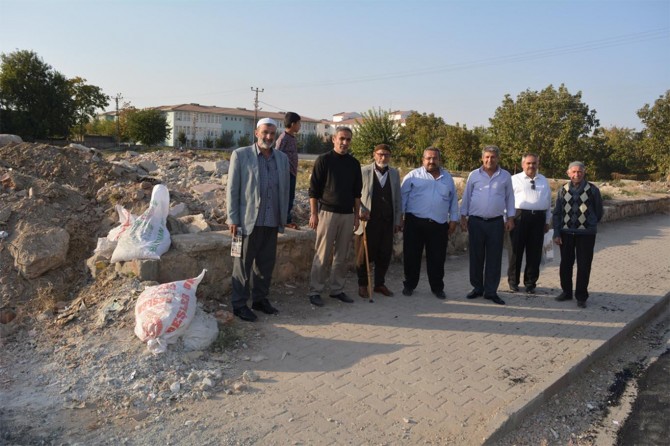 Mahalleli moloz alanının temizlenmesini istiyor