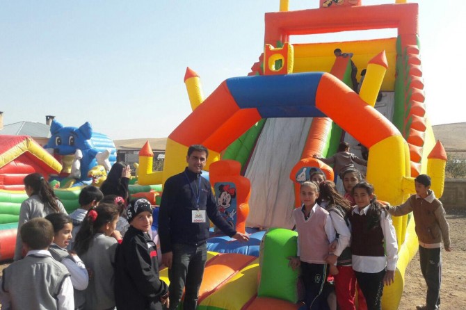 Okullara şişme oyun parkları yapılıyor