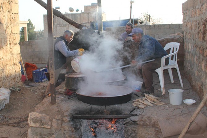 Kış aylarının vitamin kaynağı pekmez ve pestil için yoğun mesai