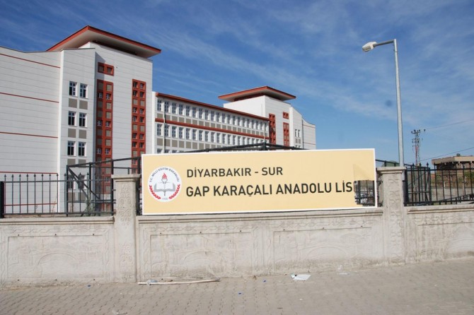 Ders kitaplarını alamayan öğrenci ve velilerden tepki