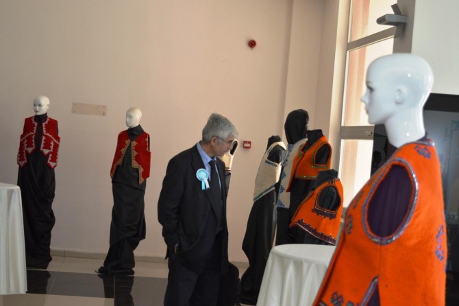 ​Bitlis’te keçe yelekler tasarım sergisi açıldı