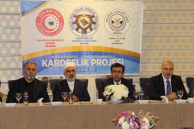 Âlimler olarak güneydoğumuzun yarasına merhem bulmalıyız