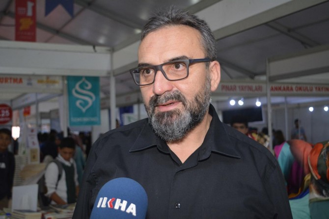 Okuyucular olabildiğince sade olan metinleri okusunlar