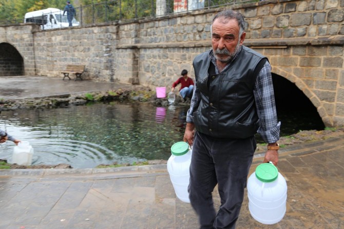 "Su ihtiyaçlarımızı bidonlarla karşılıyoruz"