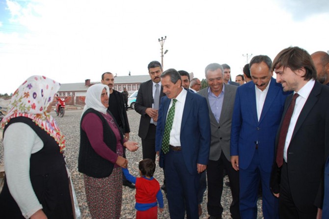 AFAD Başkanı Güllüoğlu Samsat'ta incelemelerde bulundu