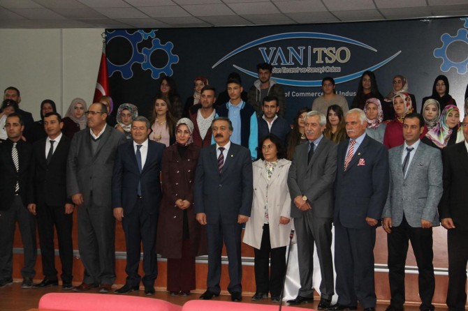 Van'da 120 kursiyere sertifikaları verildi