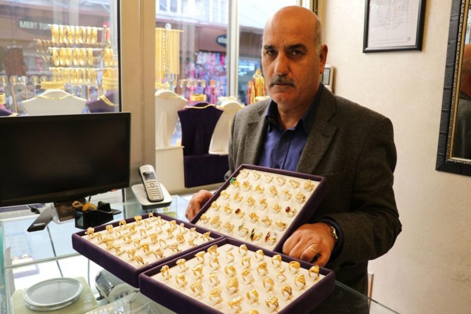 Altının ATM’lerde satılması kuyumcuları tedirgin etti