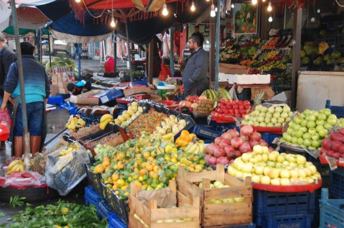 Kışlık sebze ve meyveler tezgahlardaki yerini aldı
