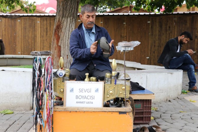 Tek geçim kaynağı 35 yıllık boya sandığı