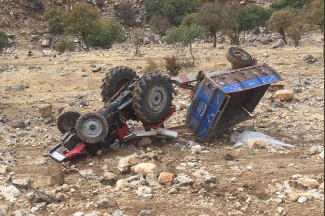 Mardin Kızıltepe'de uçuruma yuvarlanan traktörde bulunan 3 kişi yara almadan kurtuldu