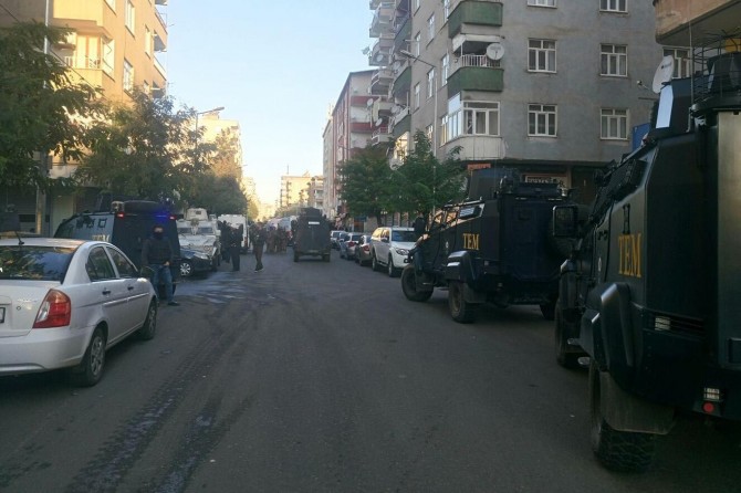 Li Diyarbekirê operasyona PKKê: Polêsek jiyana xwe ji dest da 9 jî birîndar bûn