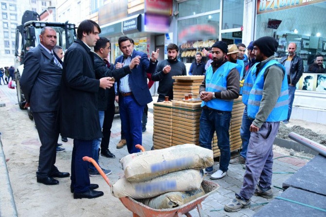 İpekyolu Kaymakamı Öztürk sokak çalışmalarını inceledi