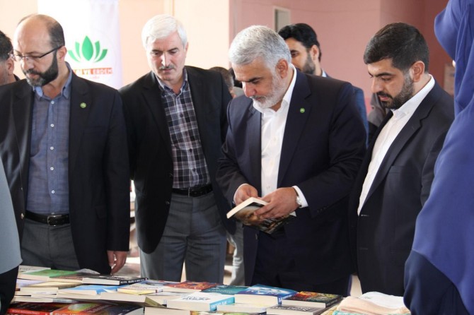 Yapıcıoğlu attended charity sale organized by students for Arakan