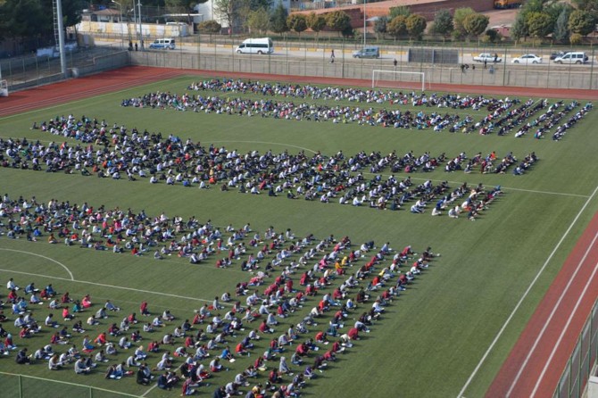 Batman Kozluk'ta 2 bin öğrenci aynı anda kitap okudu