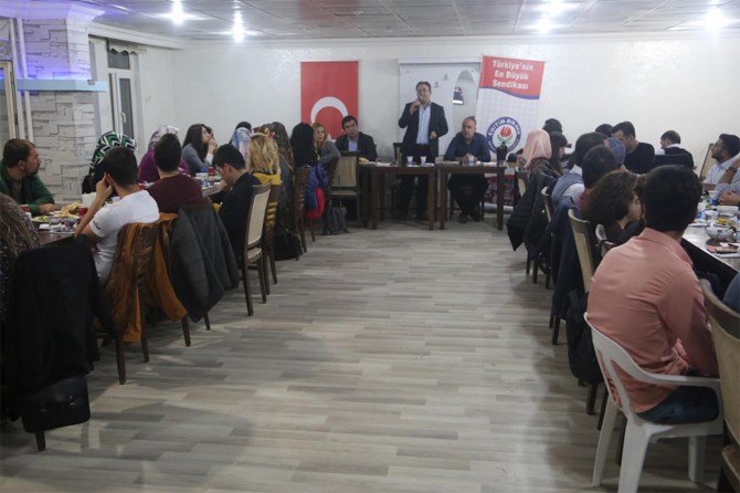 Öğretmenin sözleşmelisi, ücretlisi ya da vekilliği olmaz