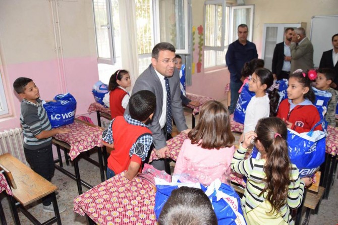 Şanlıurfa Viranşehir'de 5 bin öğrenciye giyim yardımı