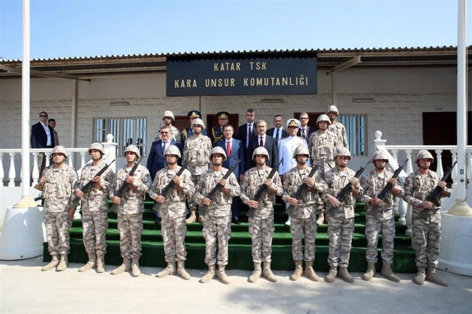 Bakan Canikli'den Katar'daki TSK unsurlarına ziyaret