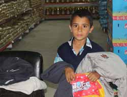 Van Rahmeteli İhtiyaç Sahiplerini Giydirerek Sevindirdi