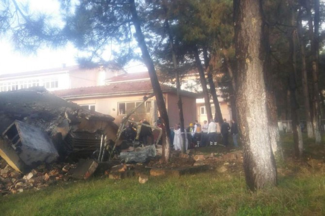 Qazana kalorîferê ya mektebê teqiya: Miriyek û 6 birîndar