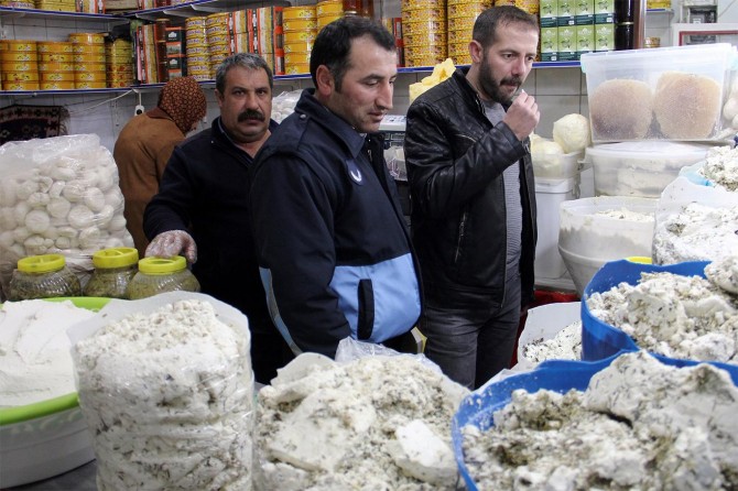 Van'da Peynirciler Çarşısı denetlendi