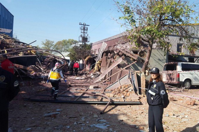 Explosion and collapse in Turkiye's Bursa: 5 people lost their lives