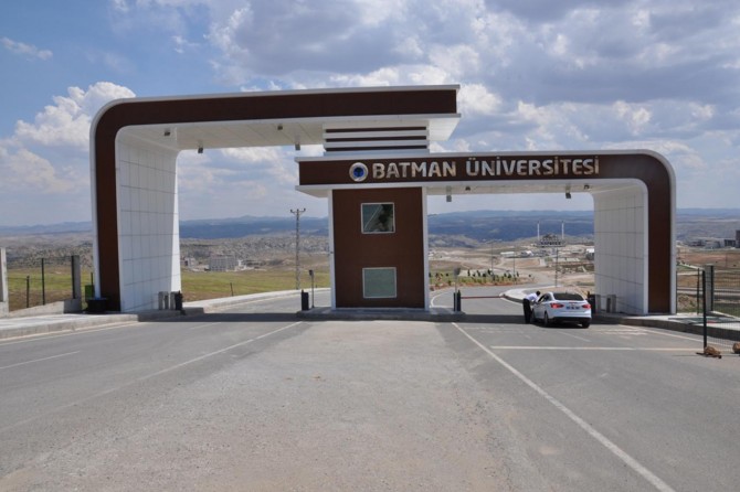 "İslami İlimler Fakültesine ilahiyatçı olmayan dekan!"