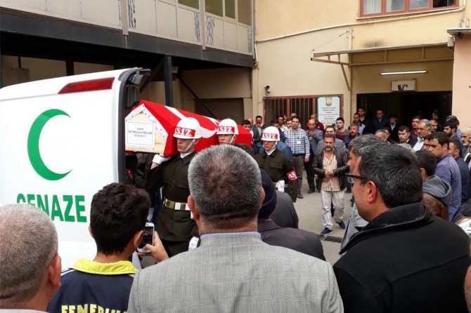 ​Şanlıurfa’da hafif ticari aracın çarptığı güvenlik korucusu hayatını kaybetti