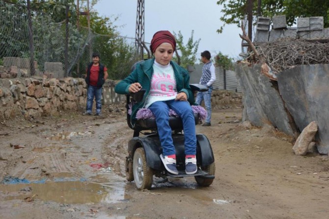 Xuşkên astengdar ji ber riyên xerabûyî nikarin biçin mektebê