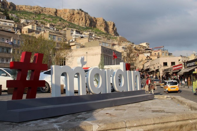 Mardin'de halkın tepkisine neden olan "eşcinsellik programı" tekrar gündemde