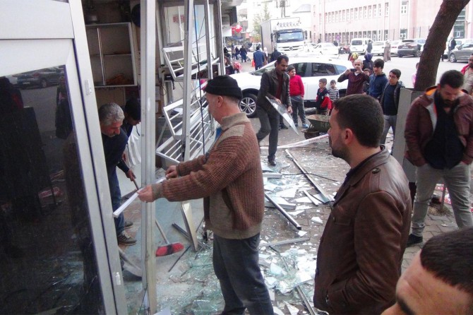 Kadın sürücü ekmek fırınına daldı