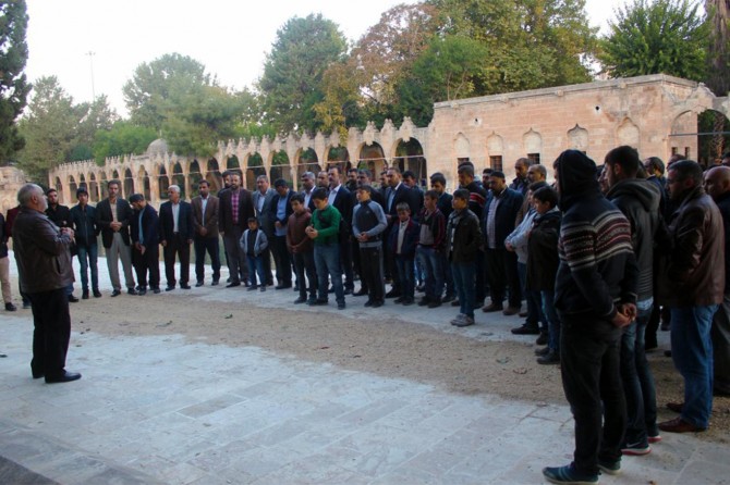"Mezhepçilik ve ırkçılıktan uzak bir gençlik mumla aranır duruma geldi"