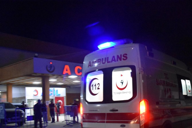 Tren minibüse çarptı: 2 ölü