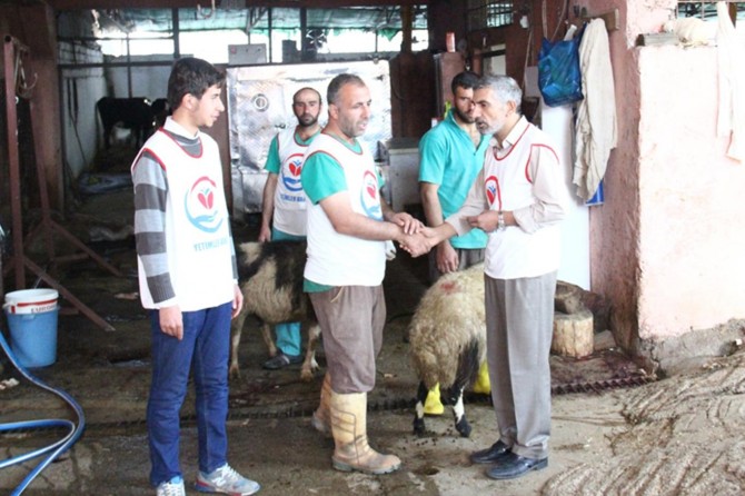 Yetimler Vakfından yetimlere et yardımı