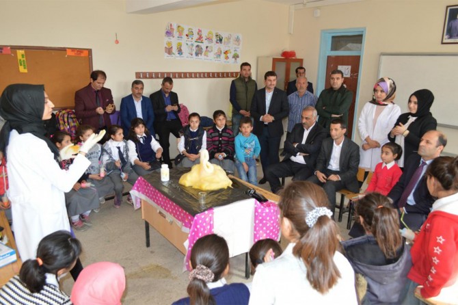​İstanbul Üniversitesi öğrencileri Hilvan'da bilimsel düşünme becerilerini sergiledi