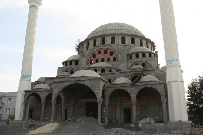 Adıyaman'ın en büyük camisi Emir Sultan Camii 9 yıldır tamamlanmadı