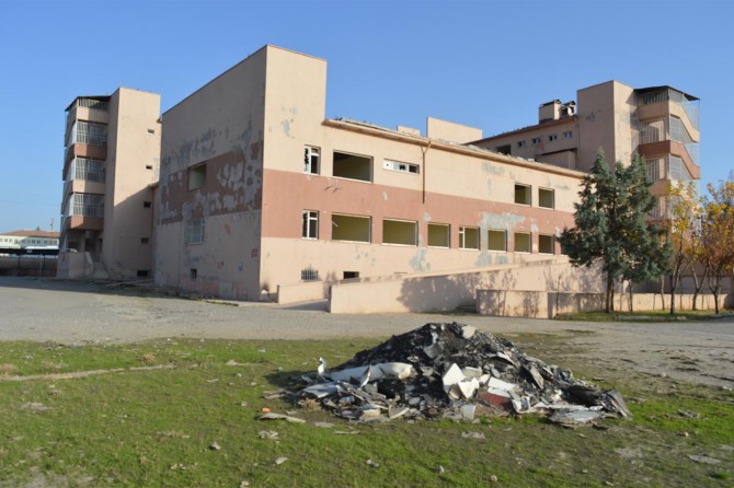 6-7 Ekim saldırılarında tahrip edilen hastanenin içler acısı durumu