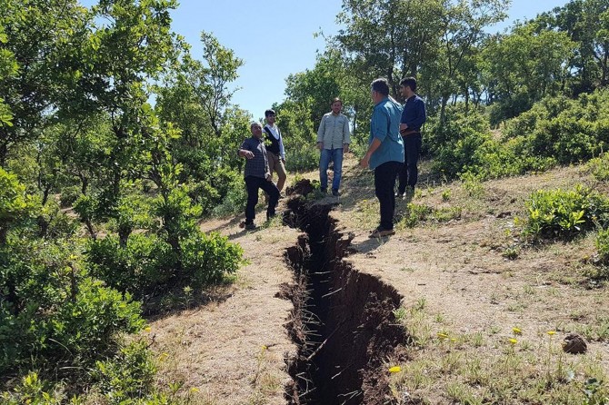 AFAD'dan yarıkların oluştuğu yerler için risk uyarısı