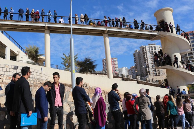 200 kişilik iş başvurusuna 2 binden fazla kişi müracaat etti