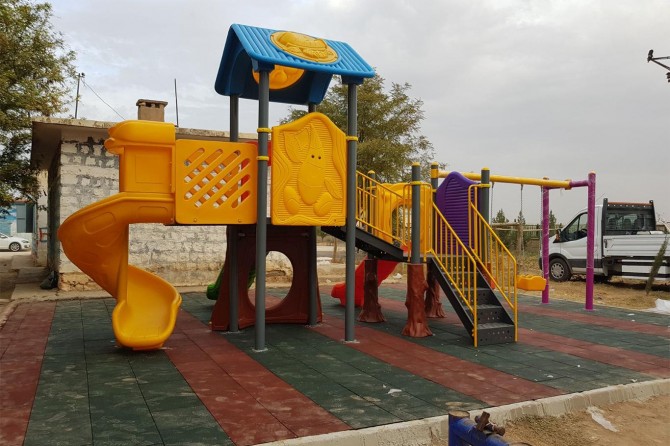 Kızıltepe'de 25 okul bahçesine oyun grubu kuruldu