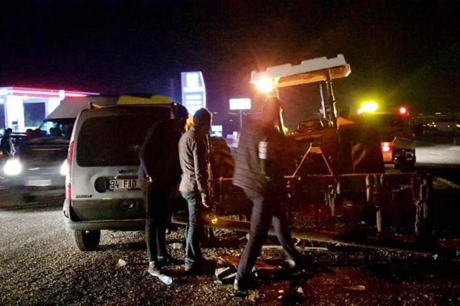 Traktör ile kamyonet çarpıştı: 2 yaralı