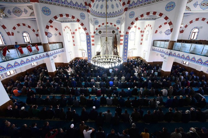 Şırnak'ta tahrip olan cami yeniden ibadete açıldı