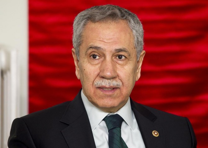 Eski Başbakan Yardımcısı Arınç'tan FETÖ tutuklusuyla ilgili açıklama