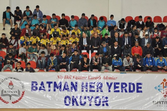 ​Maç öncesi kitap okudular