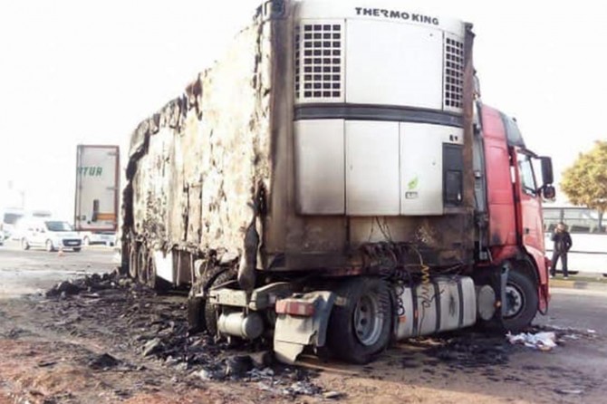 Gaziantep’te kamyonetin çarptığı TIR'da yangın: 2 Yaralı