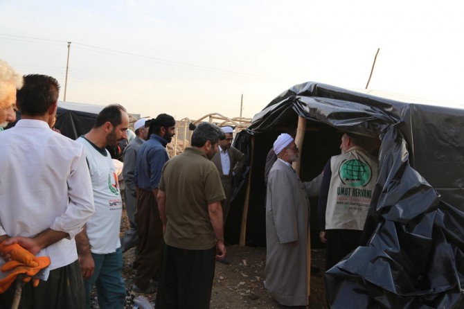 Umut Kervanından depremzedelere çadır yardımı